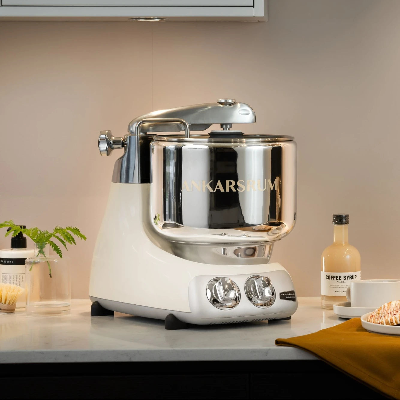 Ankarsrum Stand Mixer (AKM 6230): Light Creme