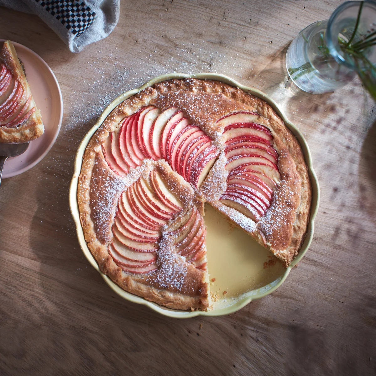 Emile Henry Madeleine Collection: Round Tart Dish, Vanilla