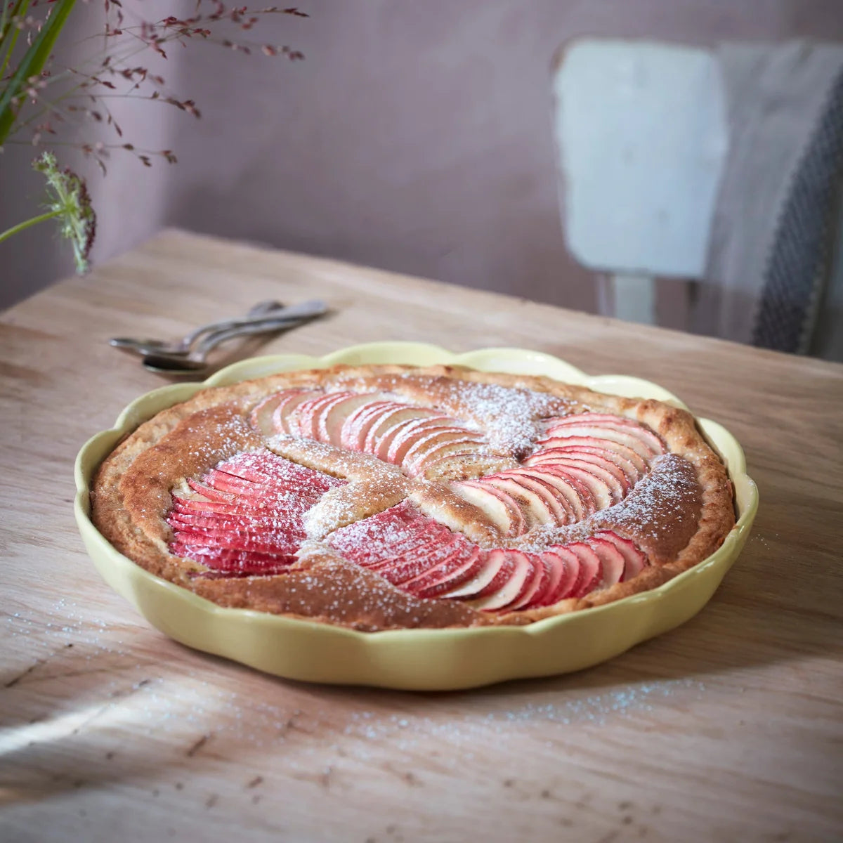 Emile Henry Madeleine Collection: Round Tart Dish, Vanilla