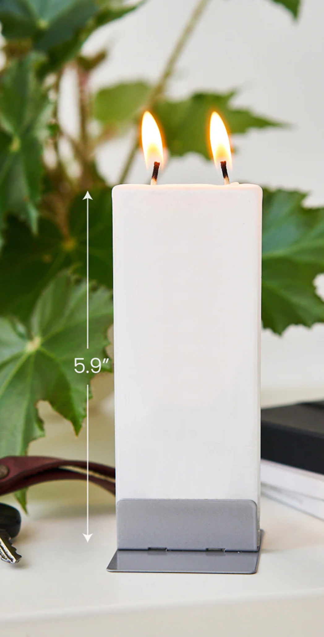 Flatyz Candle: Gold Christmas Tree on Red