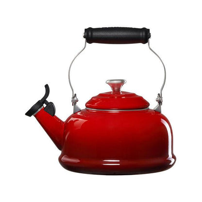 Le Creuset Kettle: Whistling, Cerise