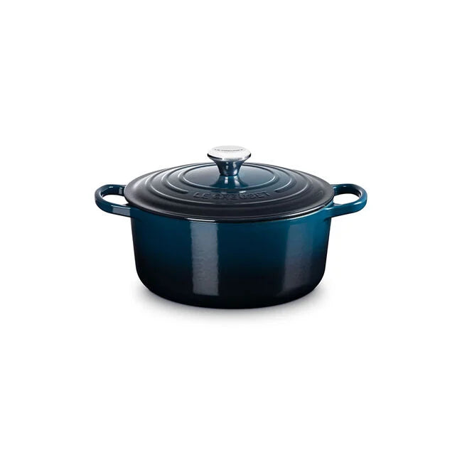 Le Creuset Round Dutch Oven: 5.5 QT, Nuit