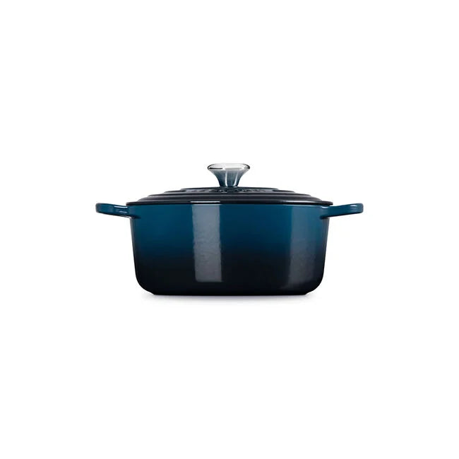 Le Creuset Round Dutch Oven: 5.5 QT, Nuit