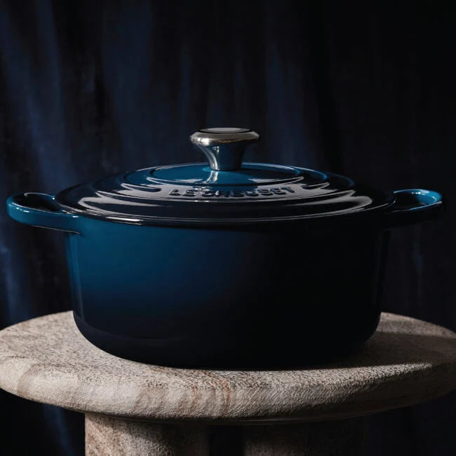 Le Creuset Round Dutch Oven: 5.5 QT, Nuit