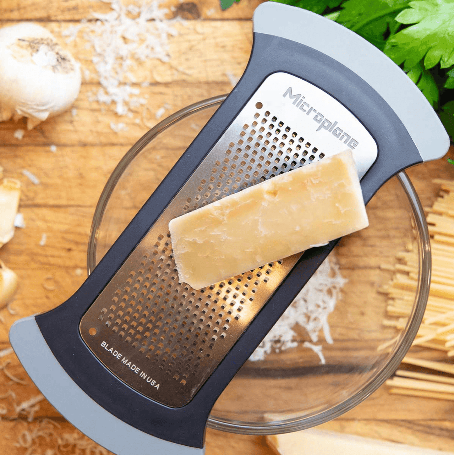 Microplane Mixing Bowl Grater: Fine