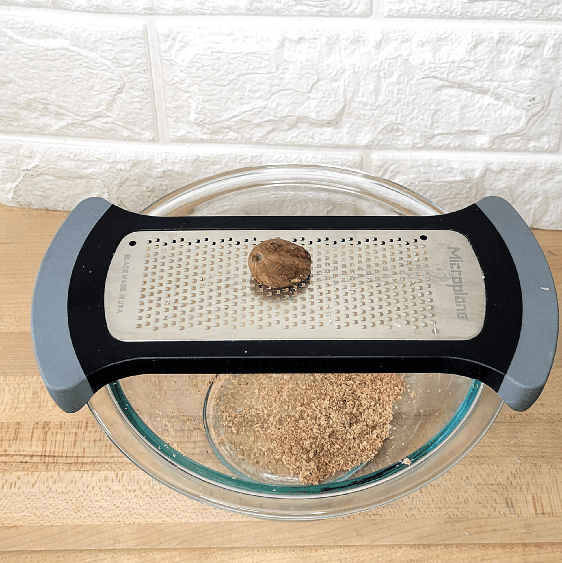 Microplane Mixing Bowl Grater: Fine