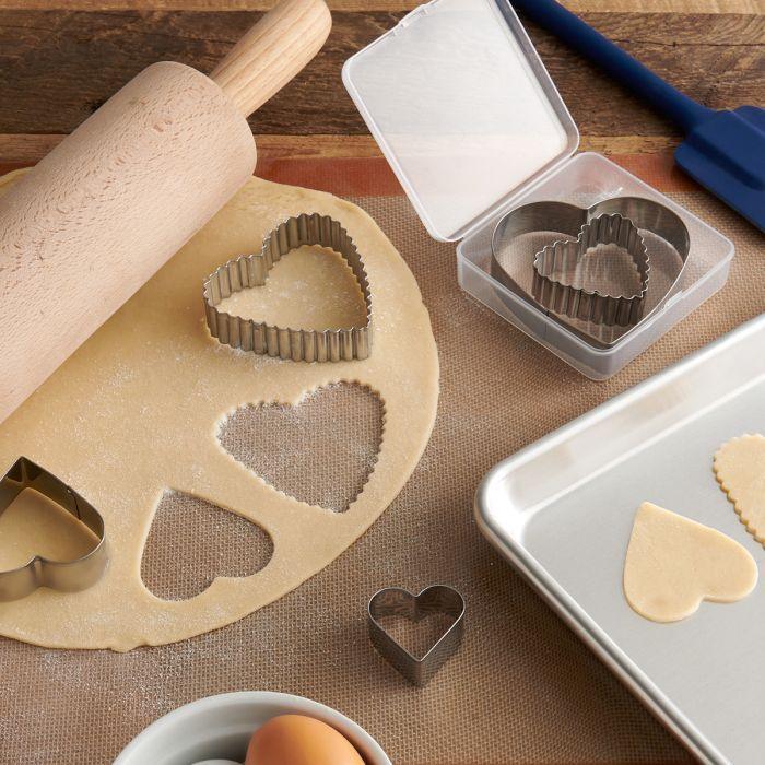 Mrs. Andersons Cutters w/ Storage Container: Hearts,(Set of 5)