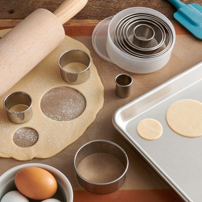 Mrs. Andersons Cutters w/ Storage Container: Round, (Set of 10)