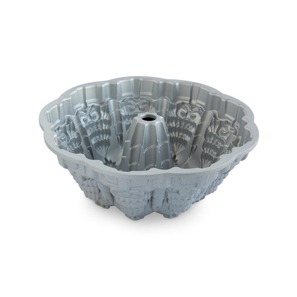 NordicWare Bundt Pan: 10 cup, Very Merry