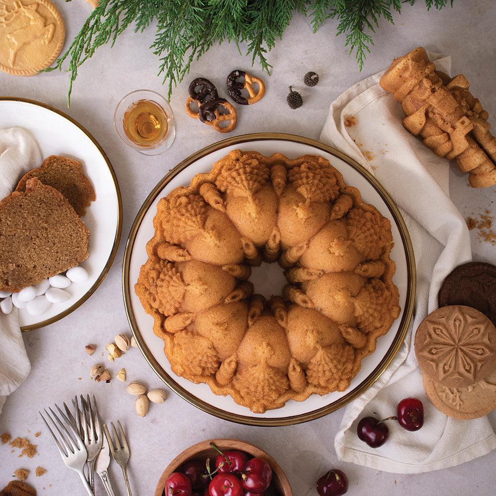 NordicWare Bundt Pan: 10 cup, Very Merry
