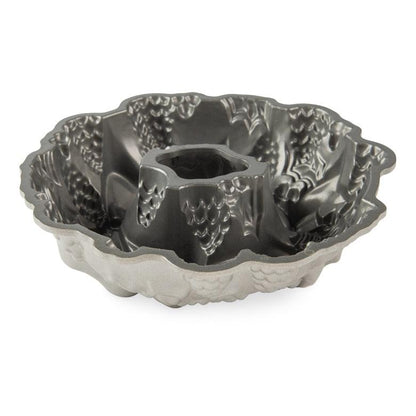 NordicWare Bundt Pan: 9 cup, Holiday Wreath