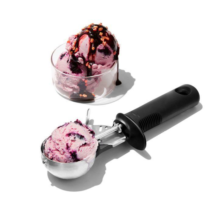 OXO Ice Cream Scoop: Classic Swipe