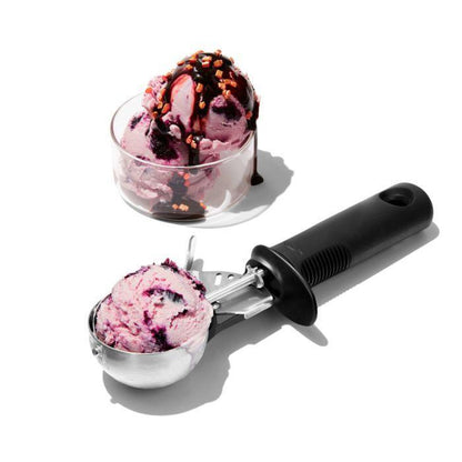 OXO Ice Cream Scoop: Classic Swipe