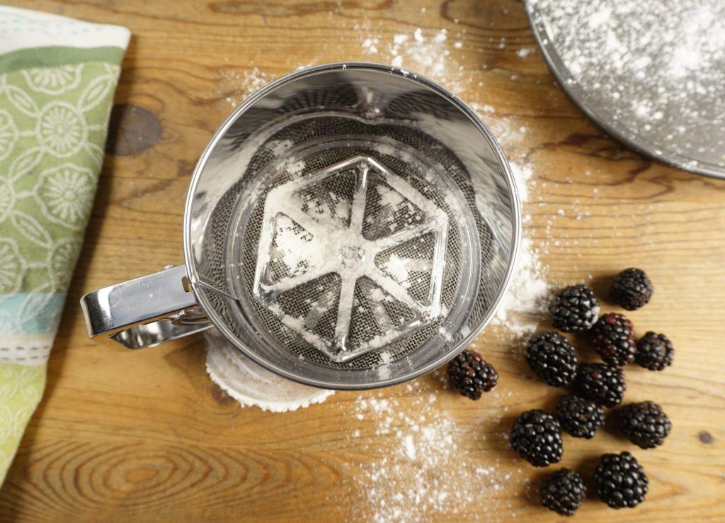 RSVP Flour Sifter - 5 cup, squeeze