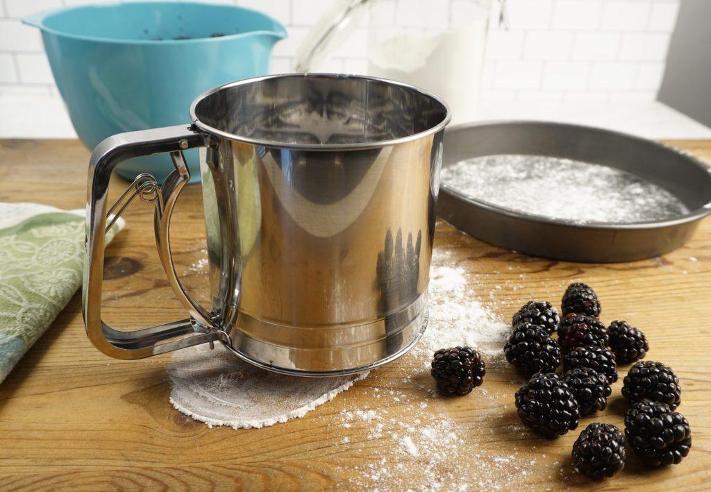 RSVP Flour Sifter - 5 cup, squeeze