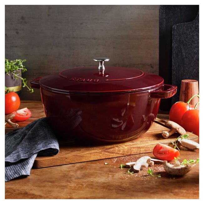 Staub Essential French Oven: 5 QT, Grenadine