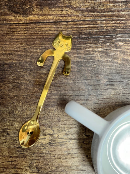 Urban Tokyo Tea Spoon: Cat Hanging, Gold