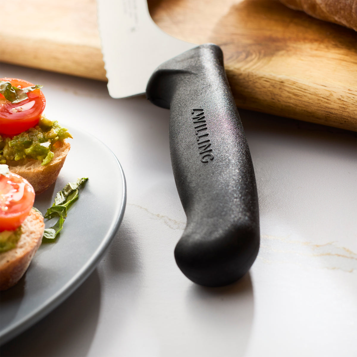 Zwilling Commercial Offset Sandwich Knife: 9"